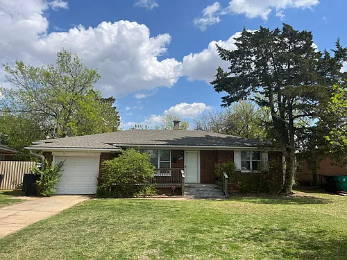 3008 NW 68th St Photo 1