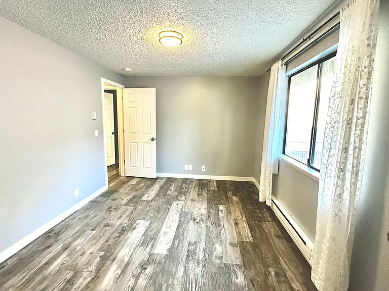 925 18th St NE — Photo 11