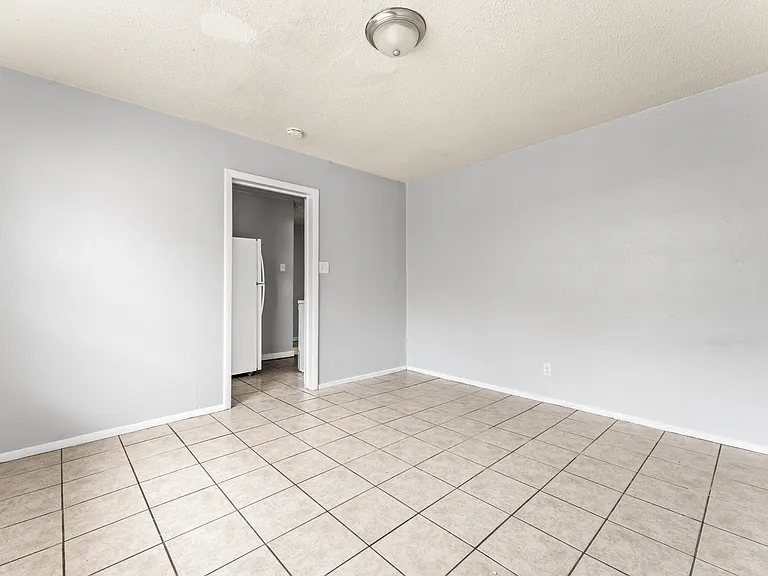 500 E Craven Ave #6 — Photo 8
