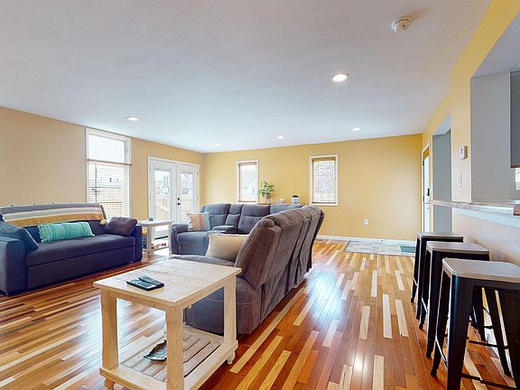 5th image of 112 Ullery St