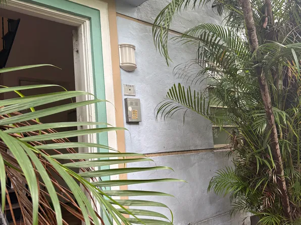 721 15th St APT 2, Miami Beach, FL 33139