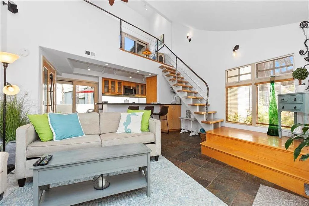 2 bed, 2.0 bath, 1200 sqft, $7,000 — Photo 4