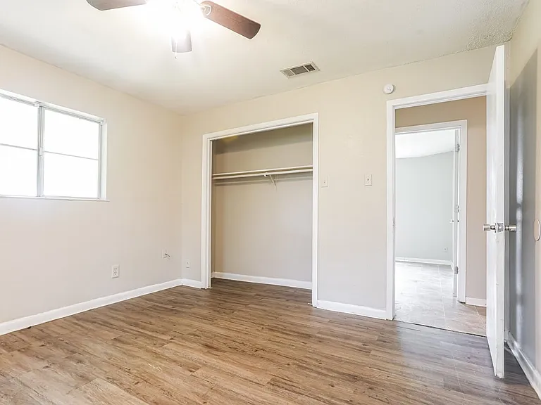 937 Brown Ave — Photo 8