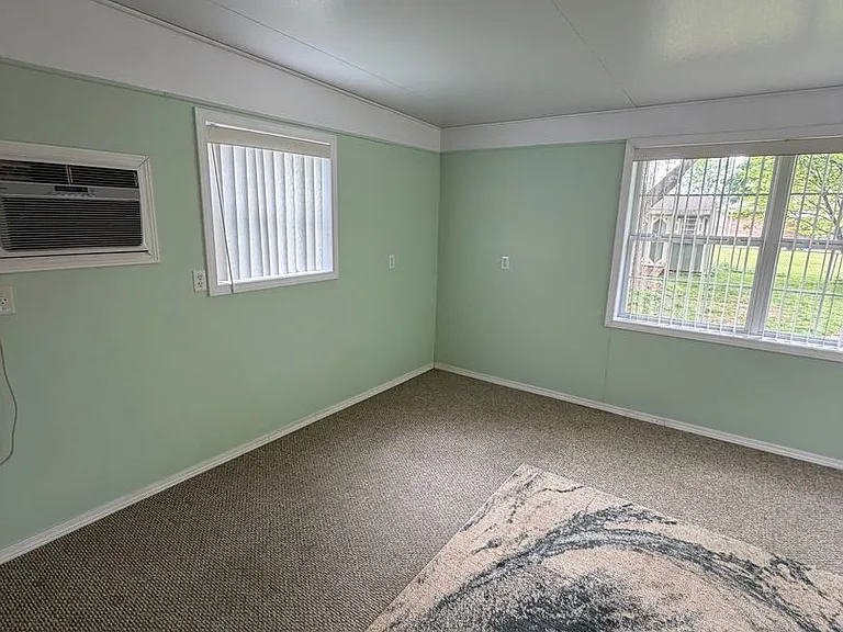 412 S Duke Ave — Photo 23