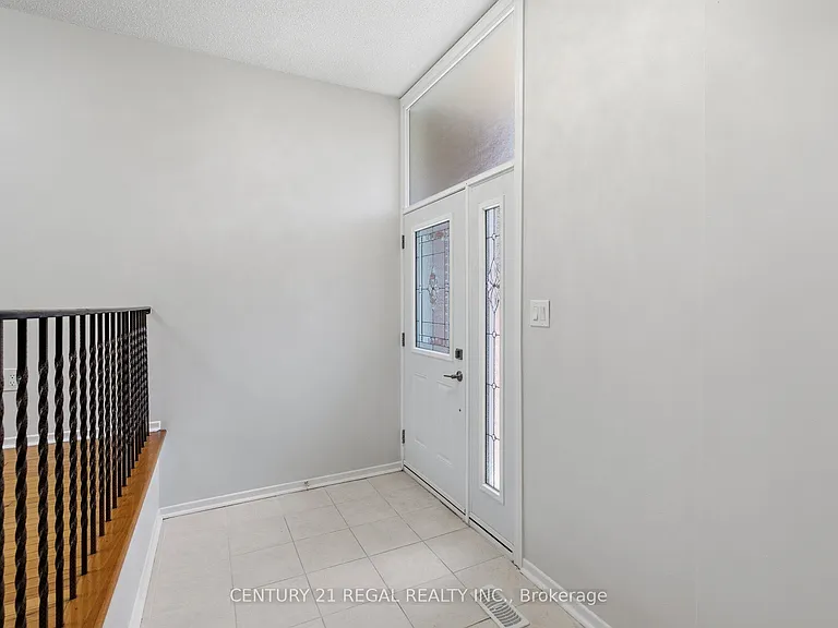 28 Newdawn Cres — Photo 6