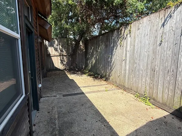 8464 Bayou Fountain Ave, Baton Rouge, LA 70820
