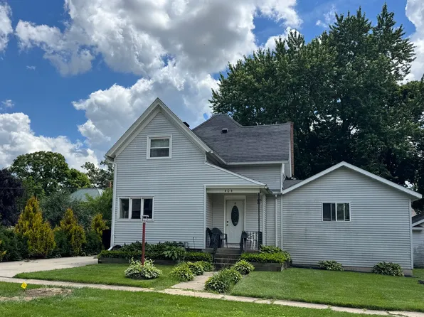 404 W Burbank St, Harvard, IL 60033