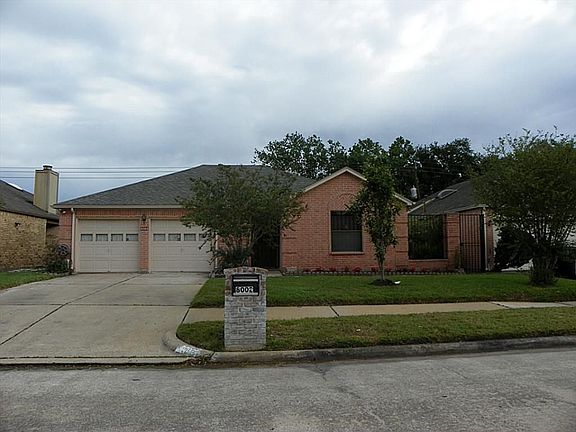Four sides Brick and two car garage w/ garage door openers
