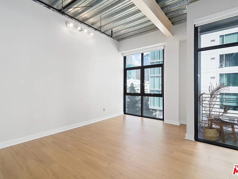 330 E 11th St #607 — Photo 13