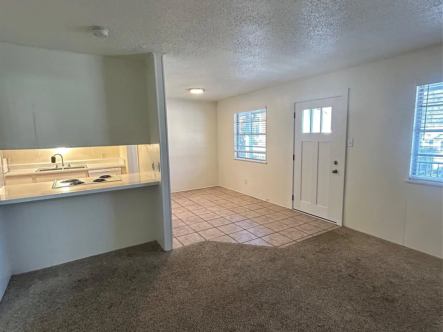 1 bed, 1.0 bath, 638 sqft, $999 — Photo 1