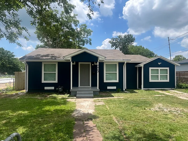 2423 Lolita Dr — Photo 2