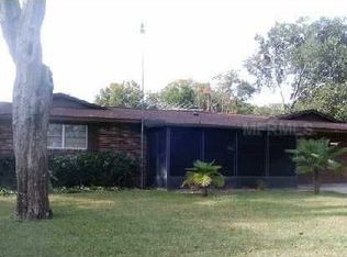 915 N Shore Dr, Leesburg, FL 34748