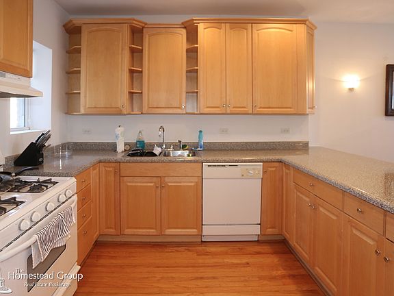 3rd image of 3418 N Bosworth Ave #3THREE
