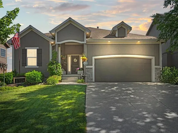 18553 W 165th St, Olathe, KS 66062