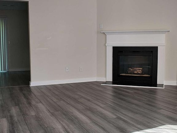 4th image of 429 Village Bluff Dr