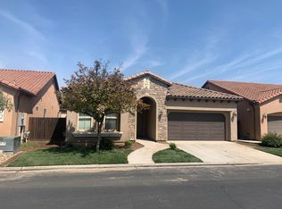 5971 E Via Miralago Dr, Fresno, CA 93727