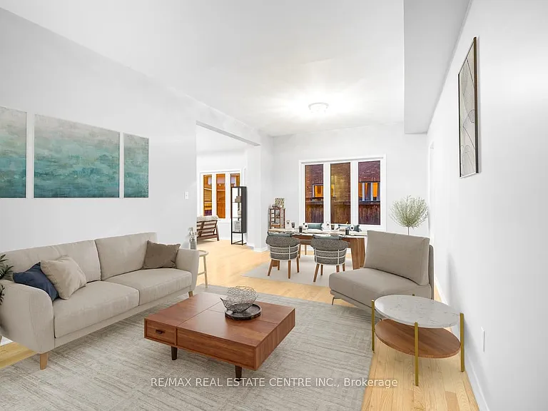 112 Commodore Dr — Photo 3