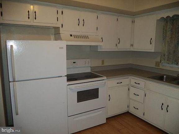 4th image of 1026-1028 N Atherton St