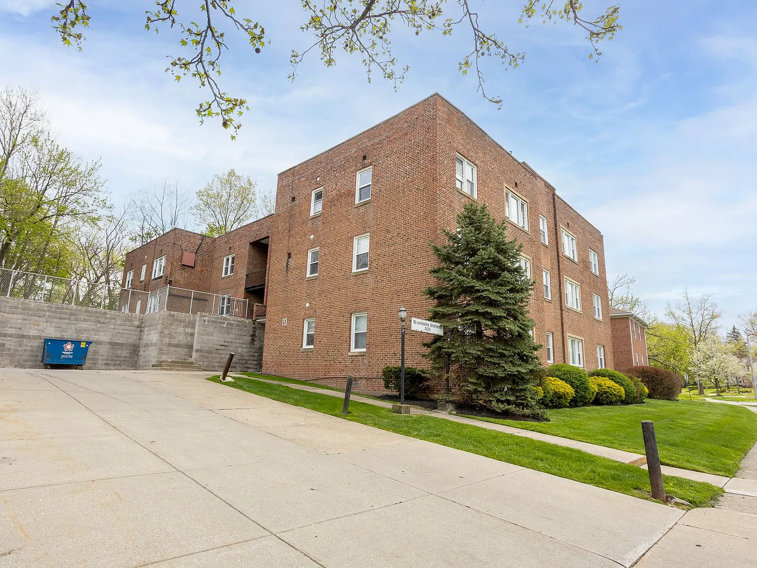 Meadowbrook Apartments — Photo 3
