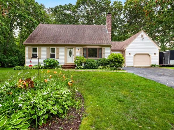 10 Little Acorn Lane, Forestdale, MA 02644