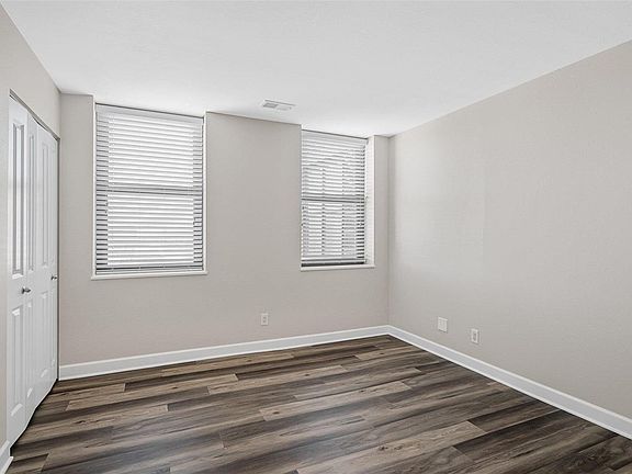 5th image of 5696 Kingsbury Ave #406