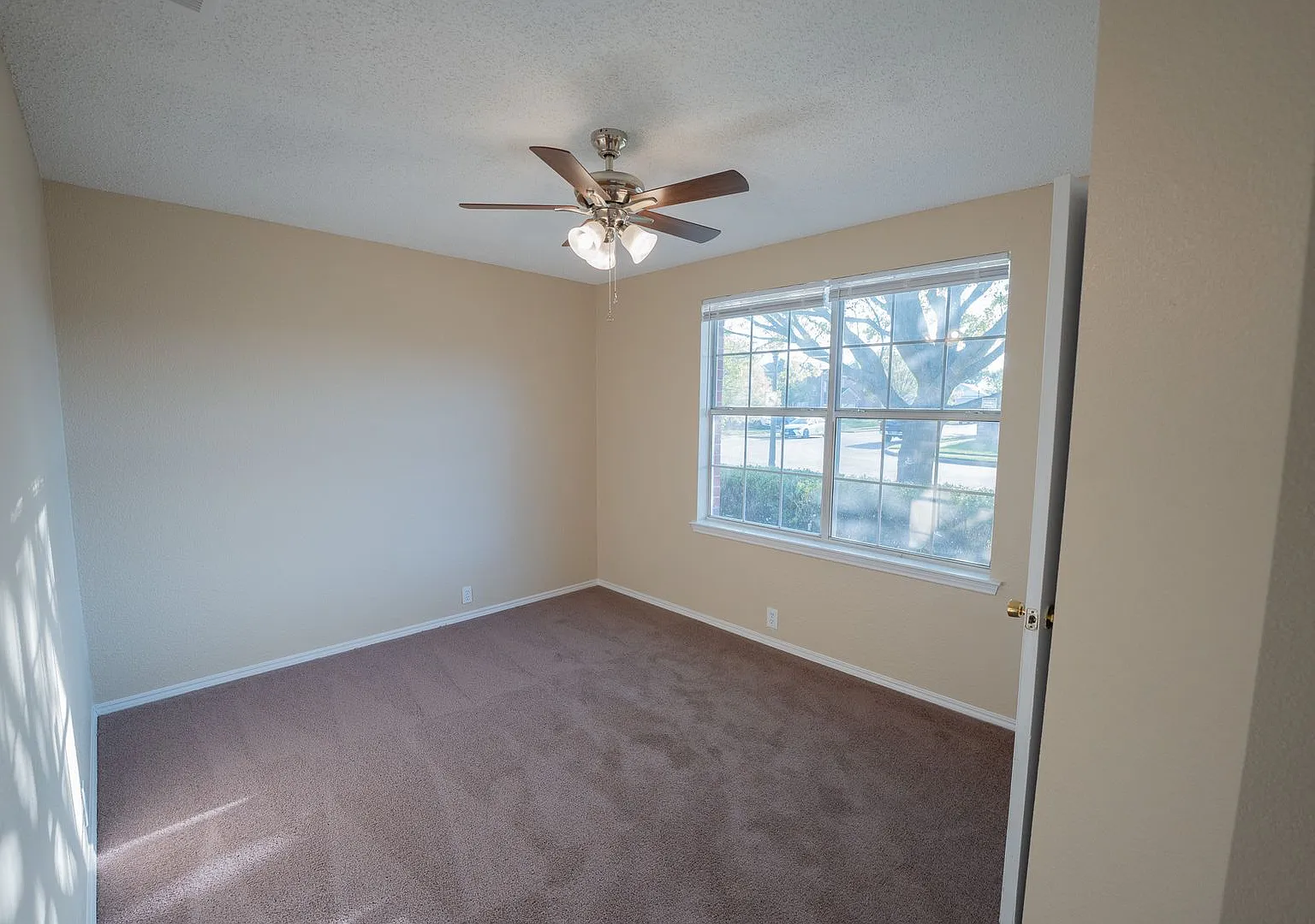 3 bedroom home over 1500 sqft! — Photo 3