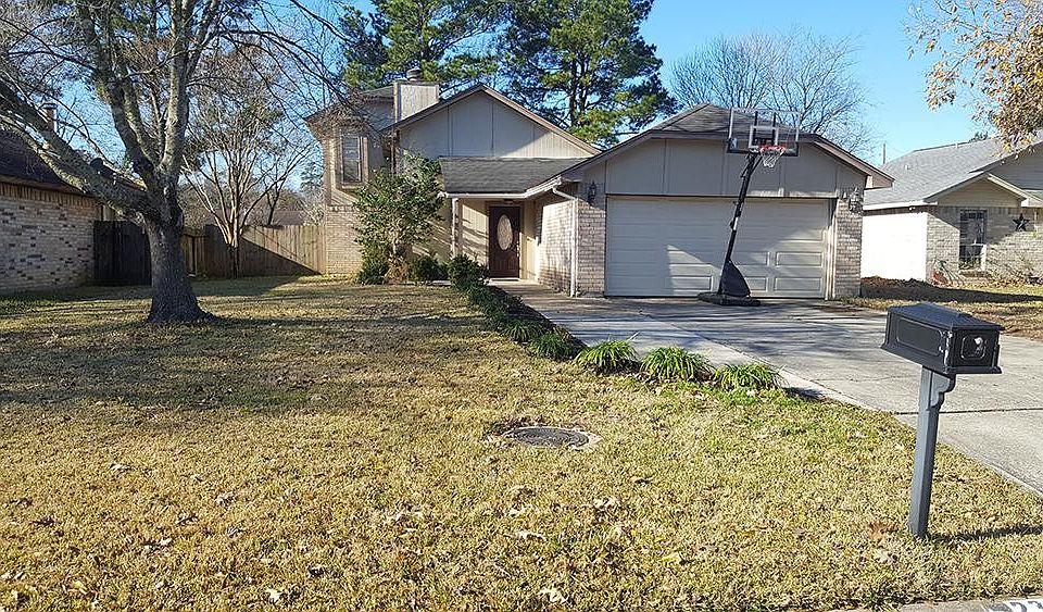 Nice Curb appeal. Large front yard.