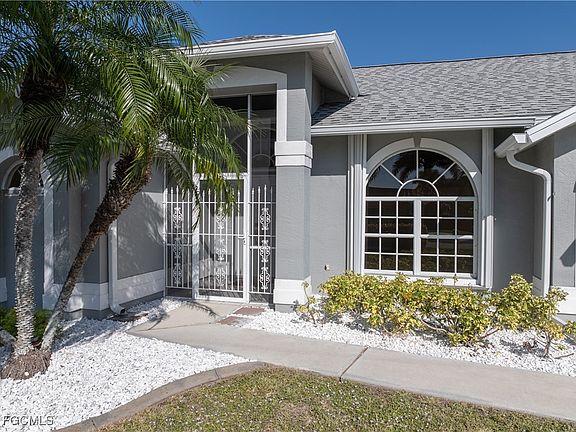 3rd image of 1125 SW 52nd St