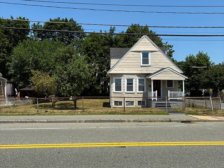 296 Park St — Photo 9