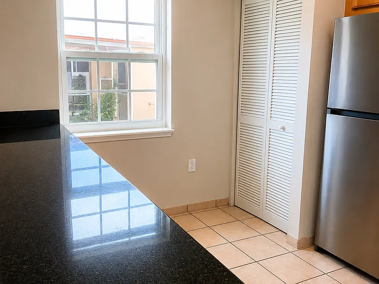 940 Benevento Ave — Photo 5