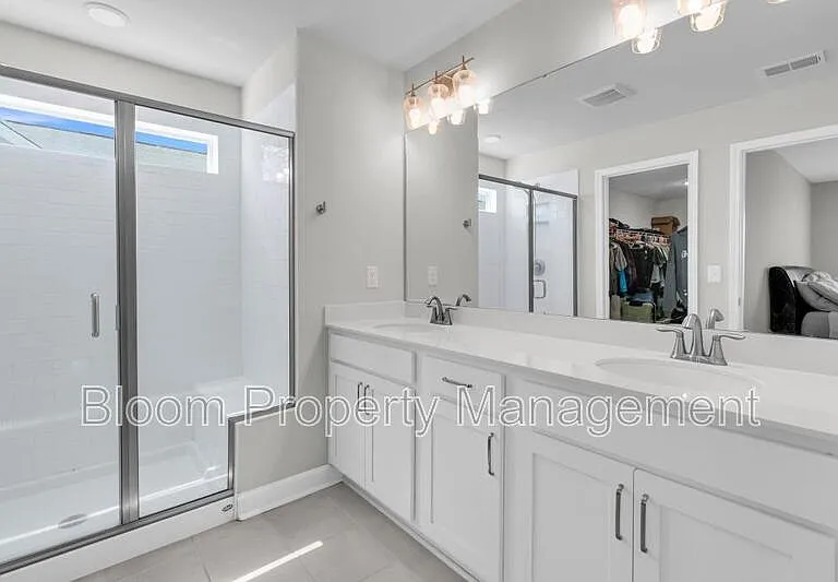 451 Carrara Dr — Photo 33