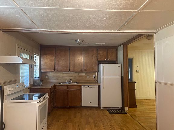 3rd image of 310 Fannin St
