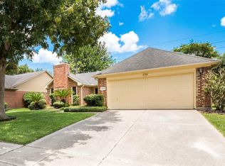 4815 Meadowglen Dr, Pearland, TX 77584