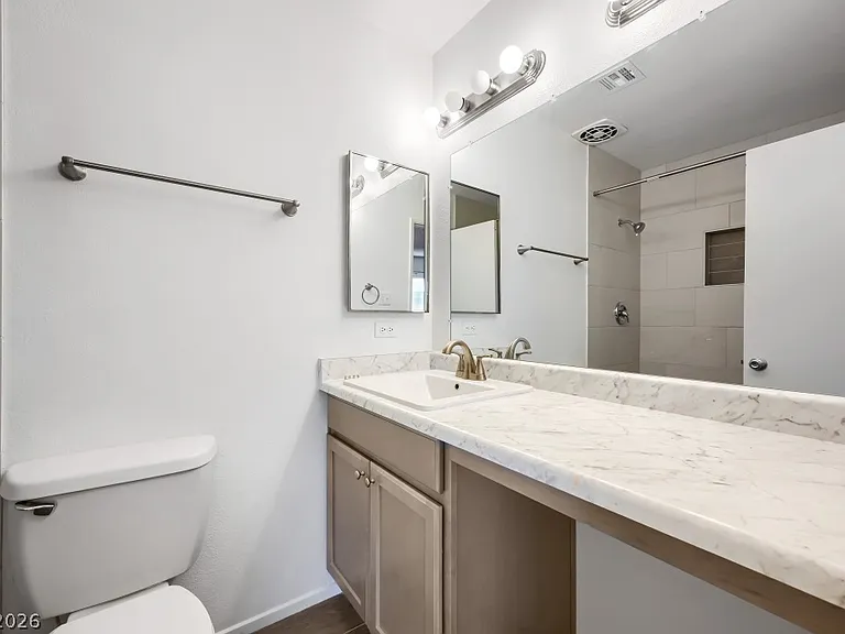 823 Center St — Photo 19