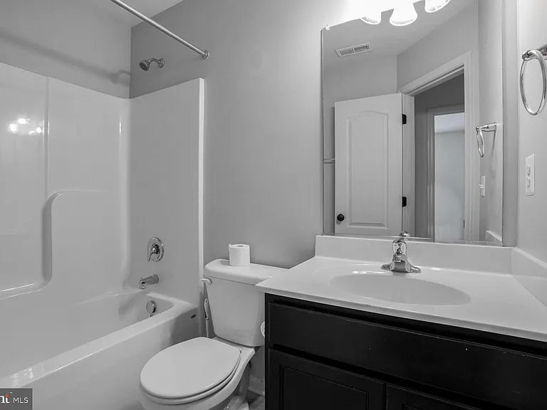 2437 Drake Ln — Photo 18