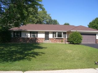 6550 Red Barn Rd, Loves Park, IL 61111