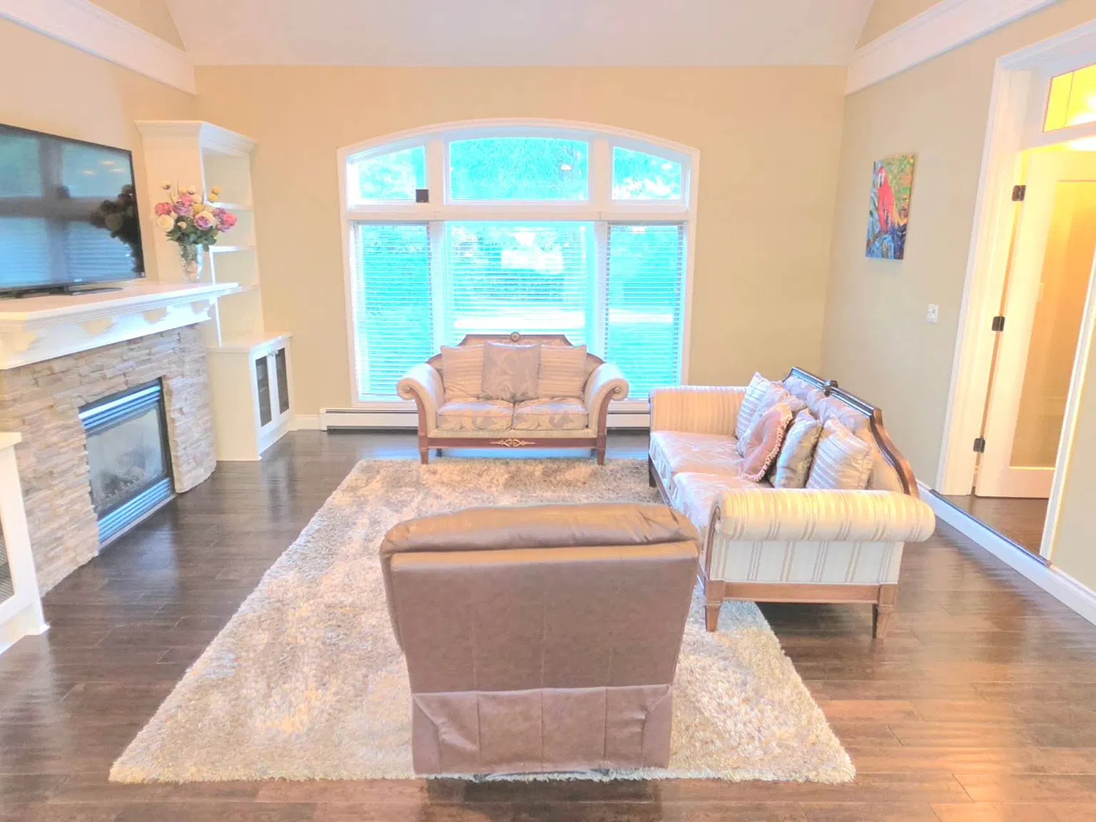 4 bed, 5000 sqft, $8,000 — Photo 3