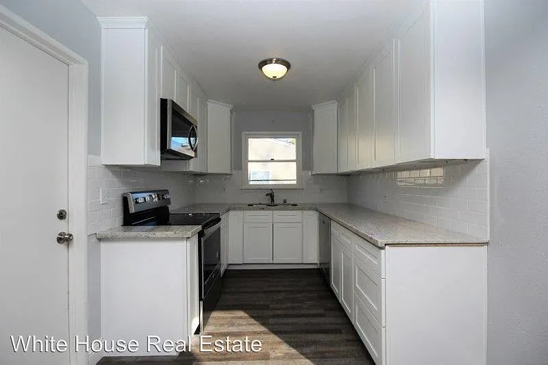 5917 Cindy St photo 1