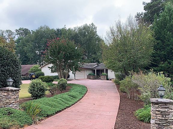 Driveway to Front of House