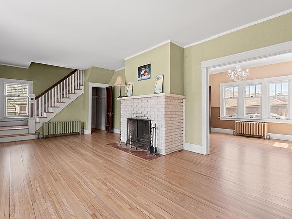 2nd image of 116 11th Ave NW