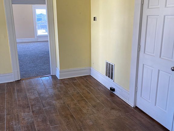 2nd image of 1937 W Prospect Rd #2