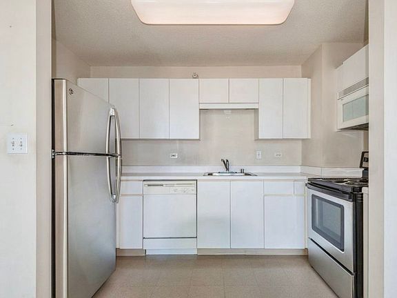Modern Kitchen with Sleek Design and Open Layout