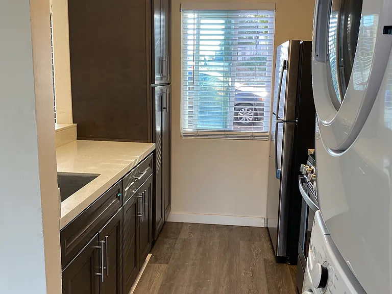 2813 Menlo Ave — Photo 11