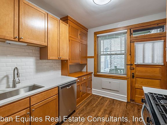 3rd image of 1706 W Touhy Ave APT 2