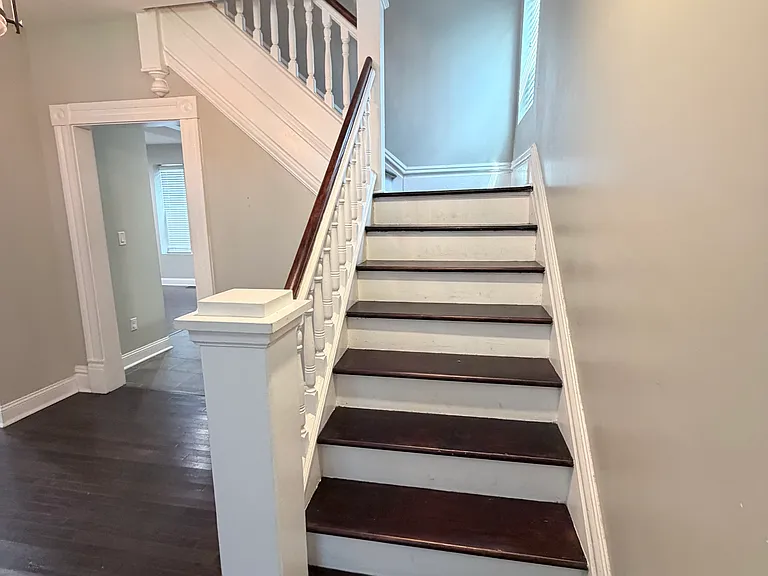 1074 E Columbus St — Photo 9