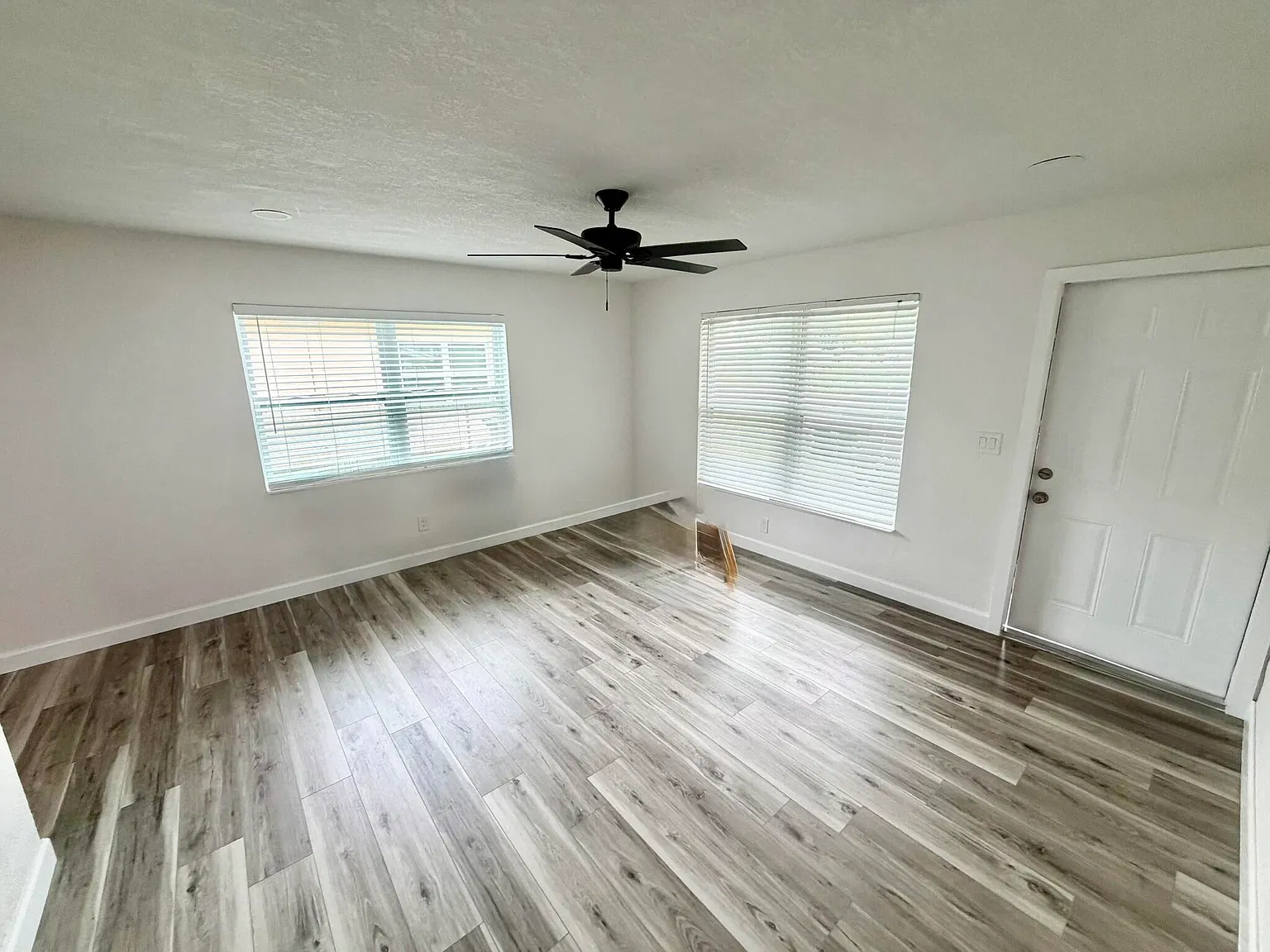 3 bed, 3.0 bath, 1198 sqft, $3,500 — Photo 4
