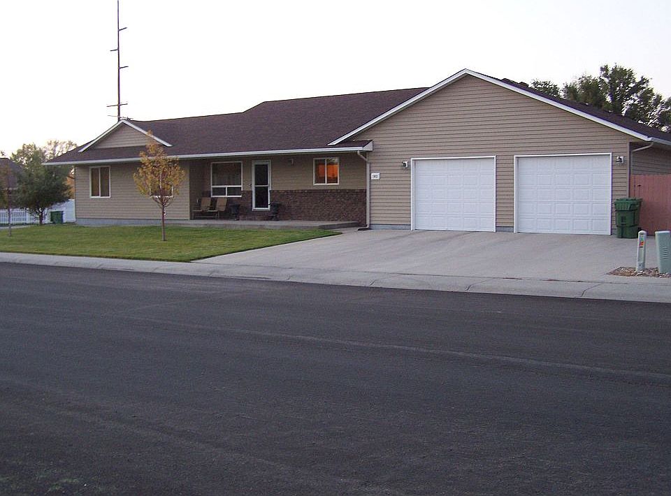 3200 sq ft corner lot 