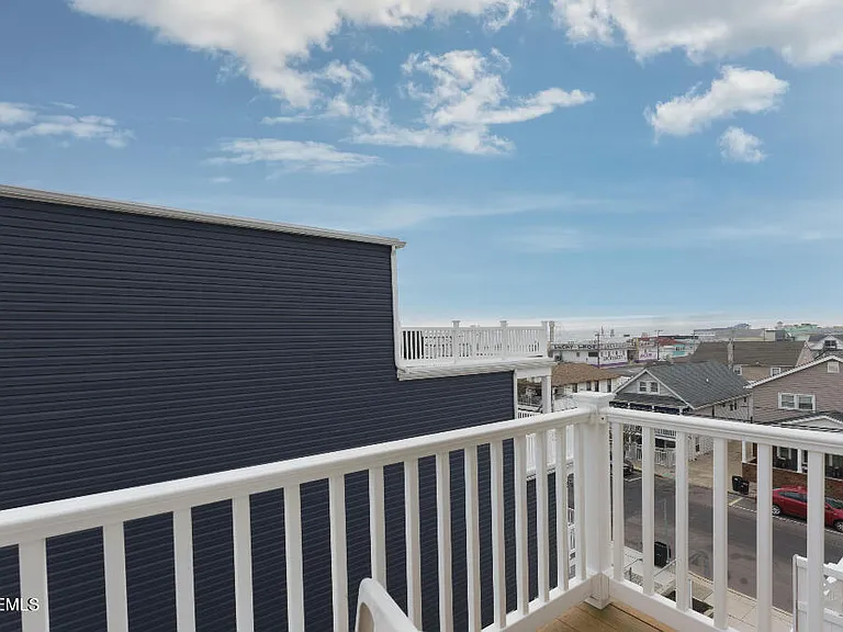 32 Webster Ave #5 — Photo 5