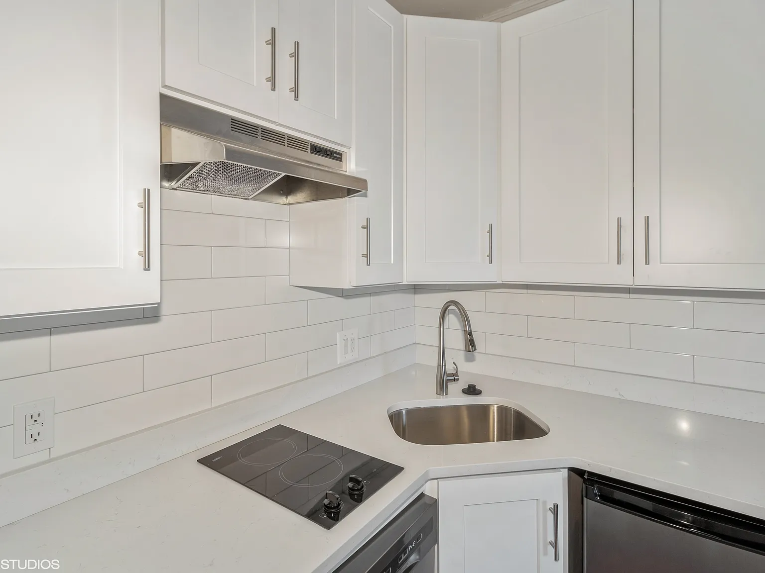 Studio, 200 sqft, $2,500 — Photo 3
