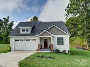 312 Windy Acres Knoll Dr, Hendersonville, NC 28792